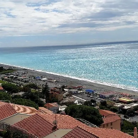 Sea And Mountain Views Feriehus *