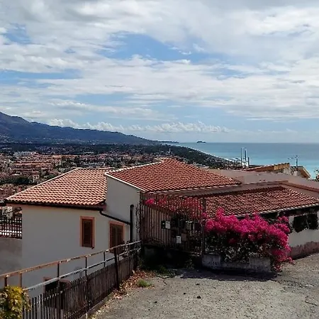 Feriehus Sea And Mountain Views *